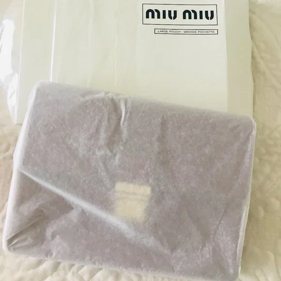 NEW! Luxe MIU MIU Patent Burgundy Red Pouch Clutch Cosmetic Bag w Gold accent LE - Picture 2 of 9